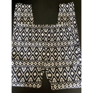 Forever 21 Black and White Patterned Leggings SzL